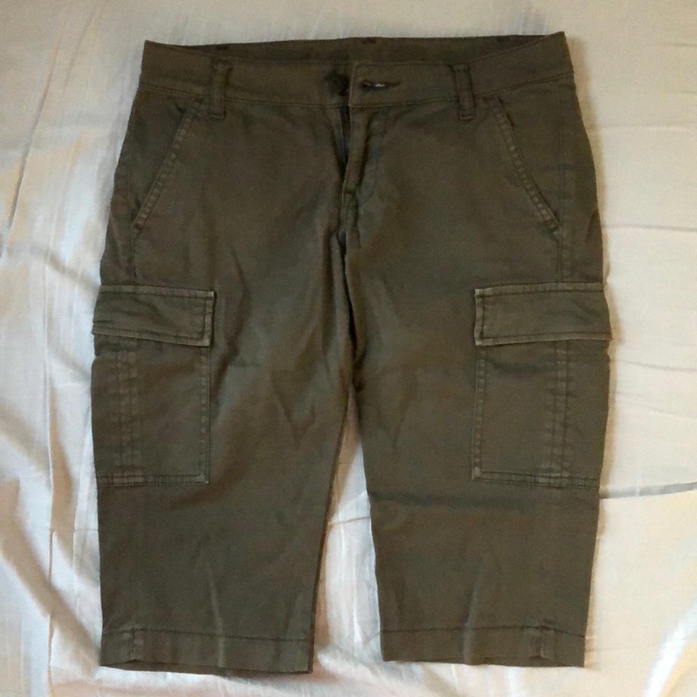 🎁 Uniqlo Forest Green Cargo Shorts (Size US 0)